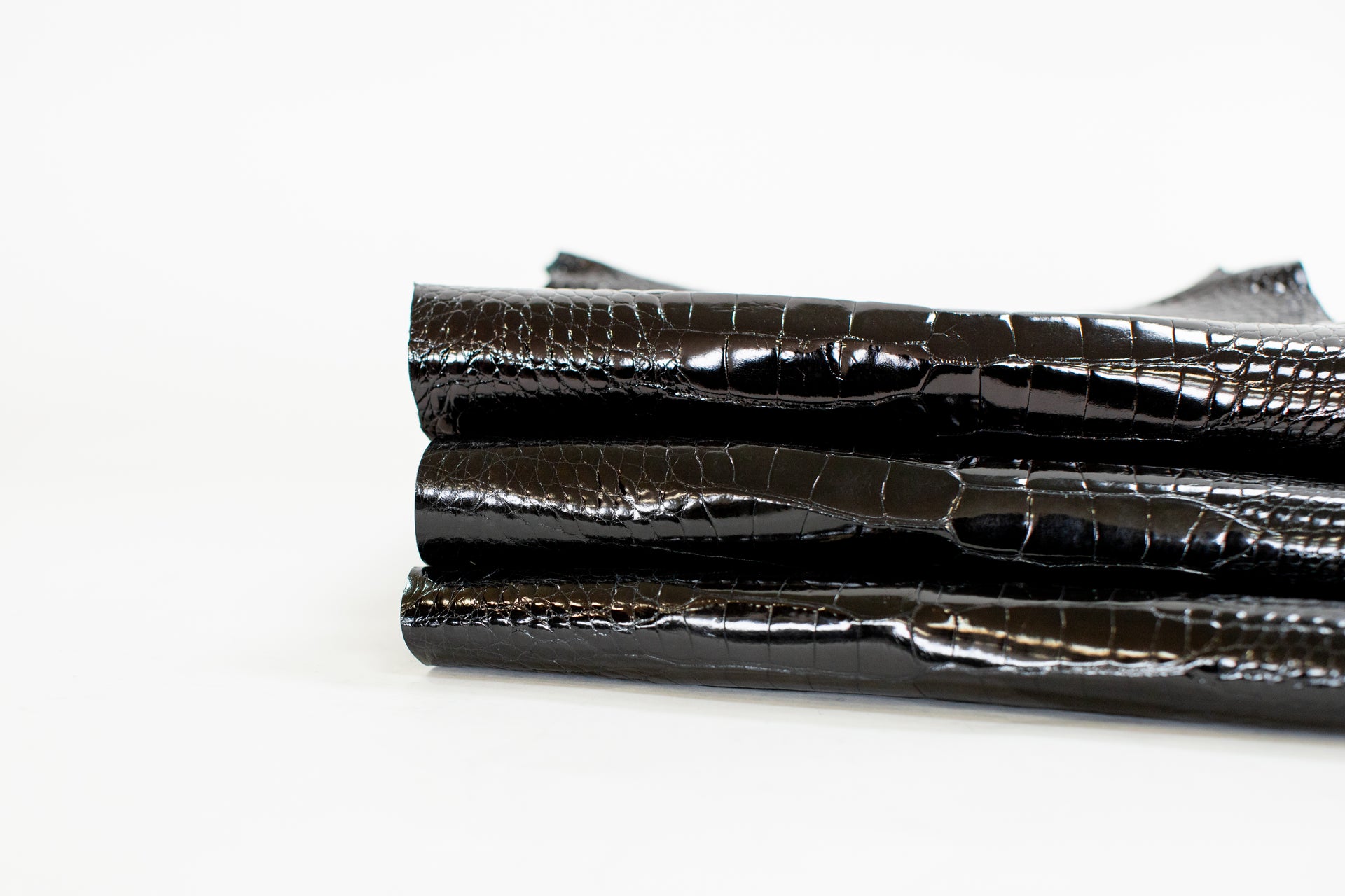 WITH HOLES | 30-34 cm Grade 2/3 Black Glazed Wild American Alligator Belly Leather