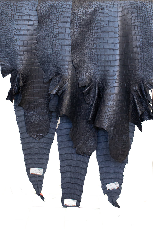 70+ cm Grade 2/3 Navy Blue Matte Wild American Alligator Leather